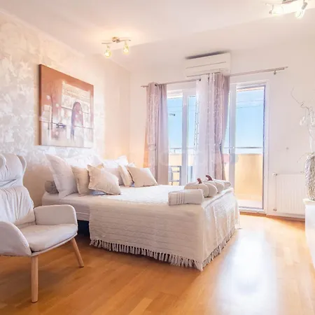 Crystal Seaview Silva 아파트 마카르스카