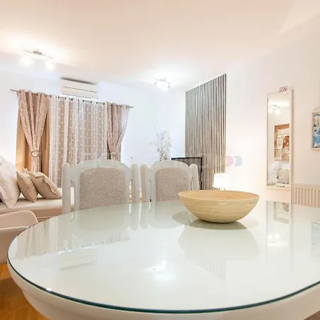 Crystal Seaview Silva * 마카르스카